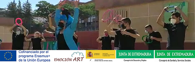 EmocionArte trabaja combina danza y circo en el CEE Ponce de León de Plasencia, Extremadura.