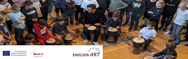 Los alumnos y alumnas de Sonnenbergschule en Alemania marcan el ritmo con la percusión